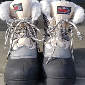 Snow boots
